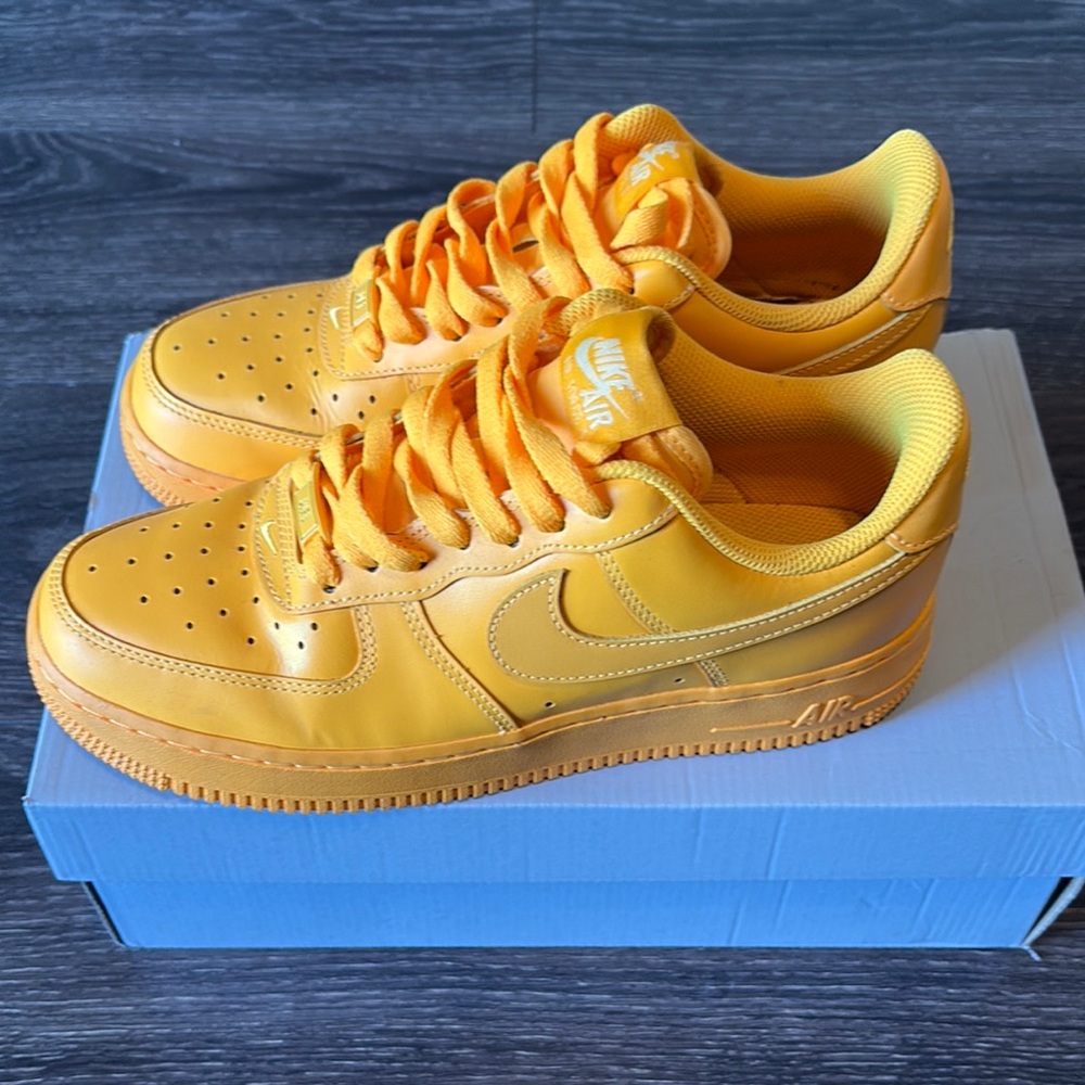 Nike Women's Orange Sneakers - Picture 4 of 5